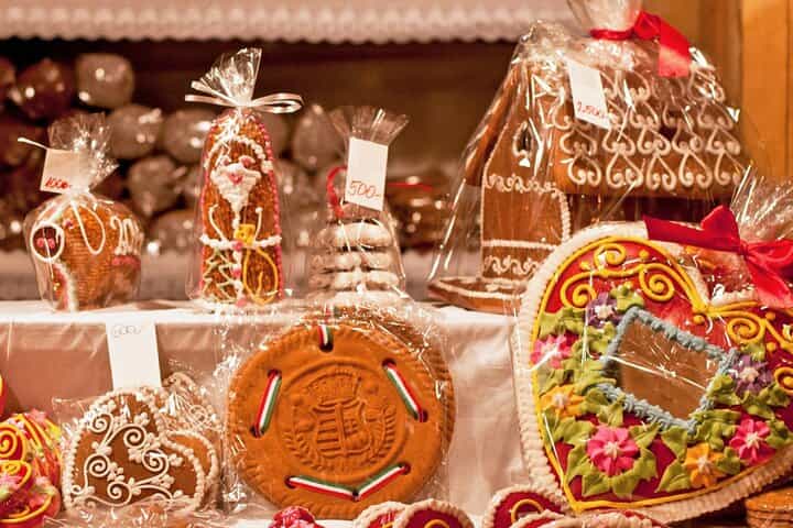 Budapest Christmas Market Tour with Basilica visit & Chimney cake