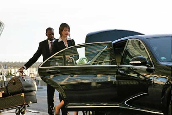 סיור יומי יוקרתי באגרה מדלהי ברכב מרצדס