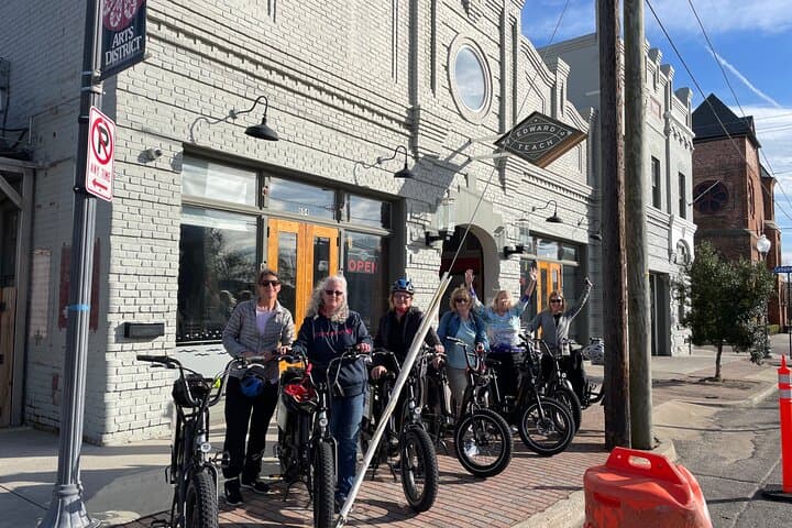 THE Wilmington History, Haunts & Breweries E-Bike Tour (4 hr)