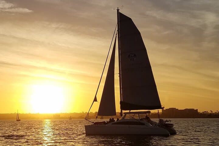Catamaran Sunset Sail Premium 2.5hr Small group w/ drinks