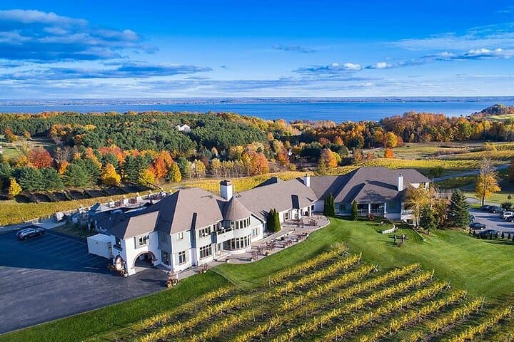 סיור היין של שקיעת השמש בטראברס סיטי למשך 4 שעות: 3 יקבים על חצי האי משימת הישנה.