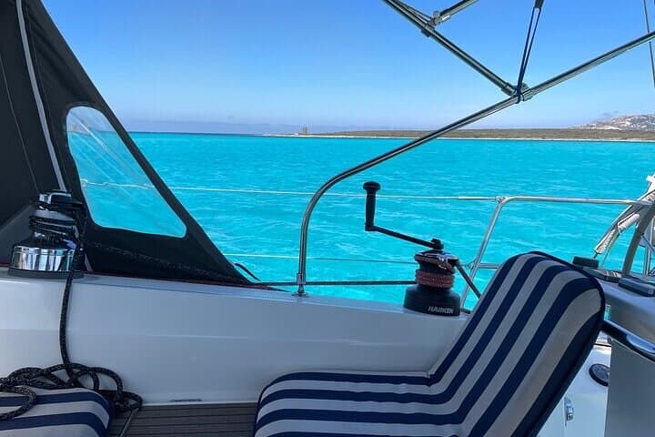 סיור בסירת מפרש בארכיפלג מדלנה