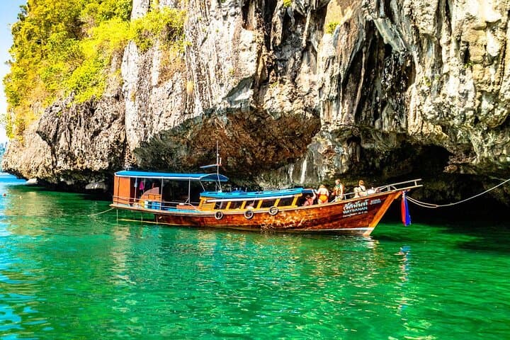 סיור פרטי בארבעה איים של לנטה בסירת לונגטייל