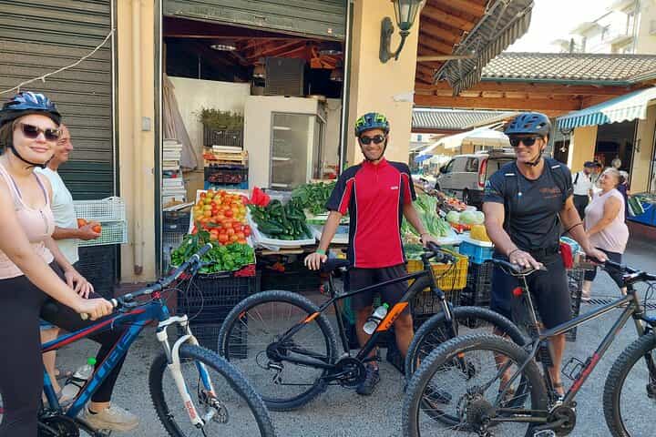 סיור רכיבה בעיר העתיקה קורפו - היסטוריה, טעמים וסמטאות צרות!