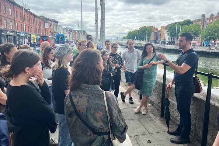 סיור הליכה מודרך בדבלין: אטרקציות מרכזיות ואוצרות נסתרים