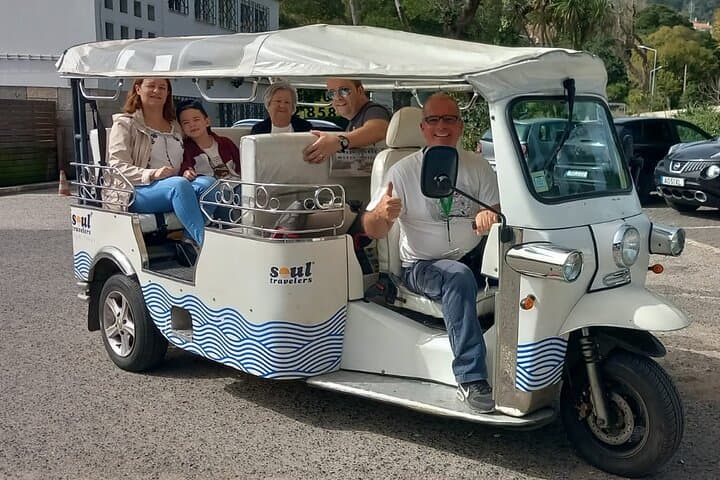 סיור פרטי סינטרה, ארמונות והר טוק טוק (2 עד 6 אנשים)