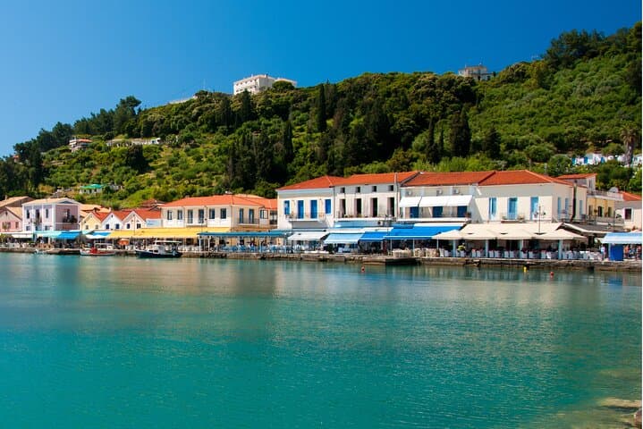 סיור חוף קאטקולון של 4 שעות (אולימפיה - יקב - חוף)