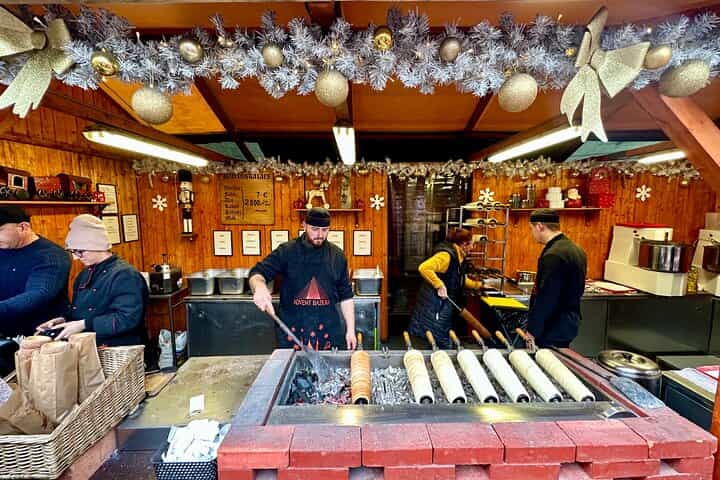 בודפשט וונדרלנד - סיור בשוקי חג המולד עם עוגת אח ויין חם