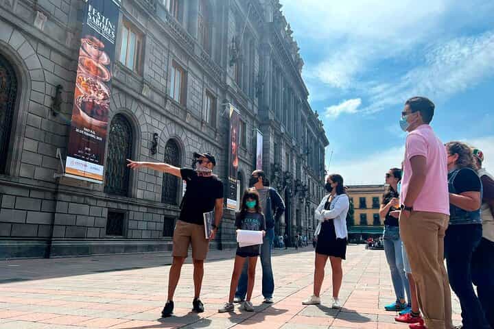 סיור רגלי באתרים של טלוויזיה וסרטים במרכז מקסיקו סיטי