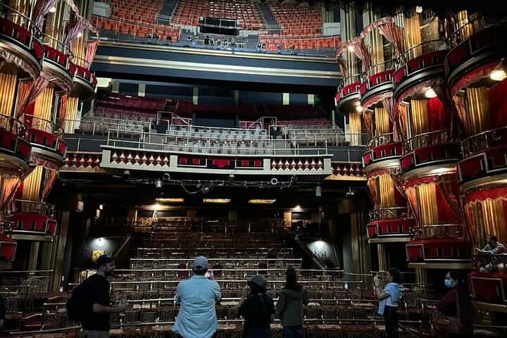 סיור רגלי באתרים של טלוויזיה וסרטים במרכז מקסיקו סיטי