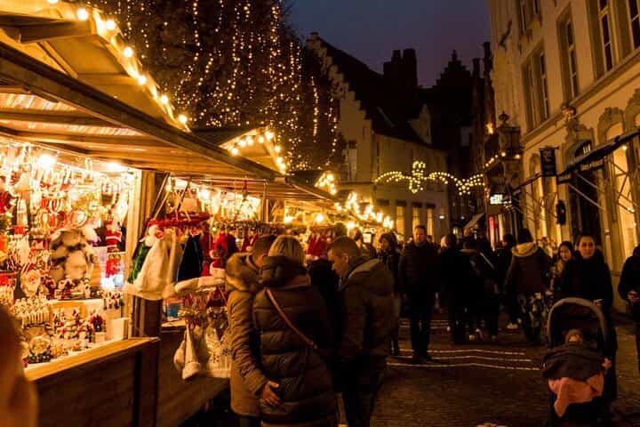 Christmas Magic in Bruges – Private Walk & Hot Chocolate