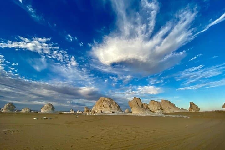 טיול קמפינג במדבר הלבן והמדבר השחור 2 ימים ולילה אחד מקהיר