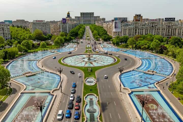 6h Bucharest Panoramic Tour by Car and Old Town Walking Tour