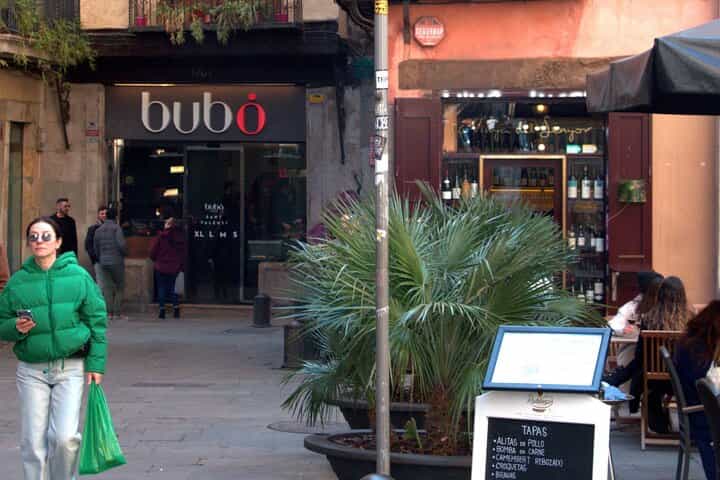 איתן וסיפורי אל בורן: סיור אודיו עצמאי.