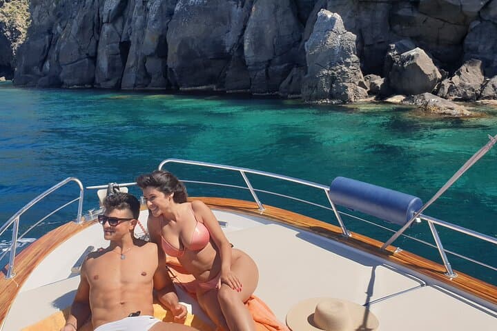 סיור פרטי באי איסקיה על גוזו פרטלי אפרה 7.5 מטר