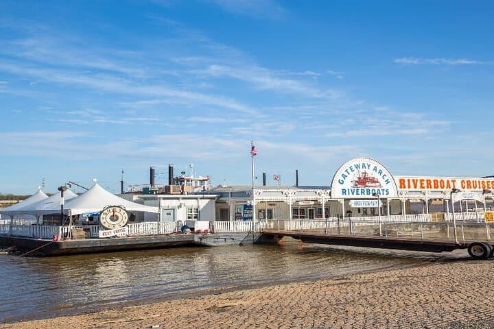 St Louis Premium Driving Tour With St Louis Arch & River Cruise