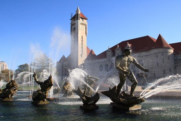 St Louis Arch and River Cruise Small Group Walking Tour