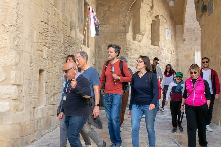 סיור מודרך, מרכז היסטורי, כנסיות סלע וסלע המערה