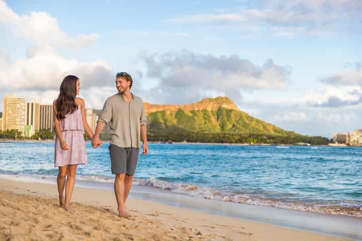 Charms of Honolulu Private Walking Tour for Couples