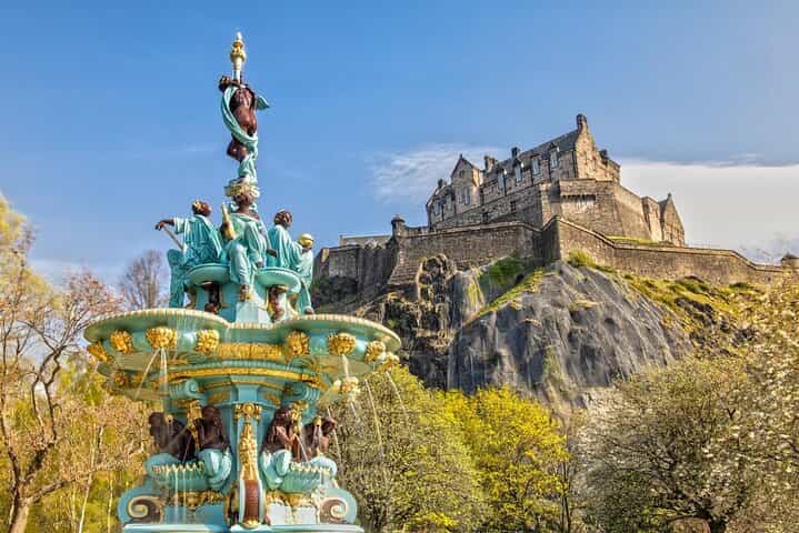 Private Romantic Walking Tour Edinburgh with Castle Views