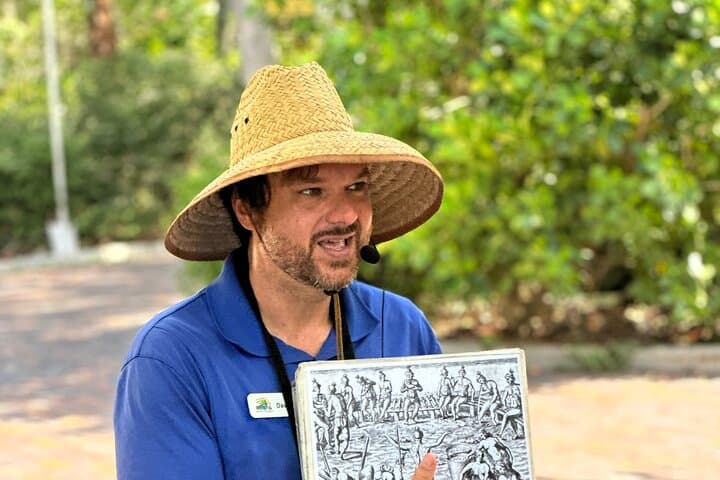 סיור היסטוריה של אתר ג'ונגל פראדה בסנט פטרסבורג