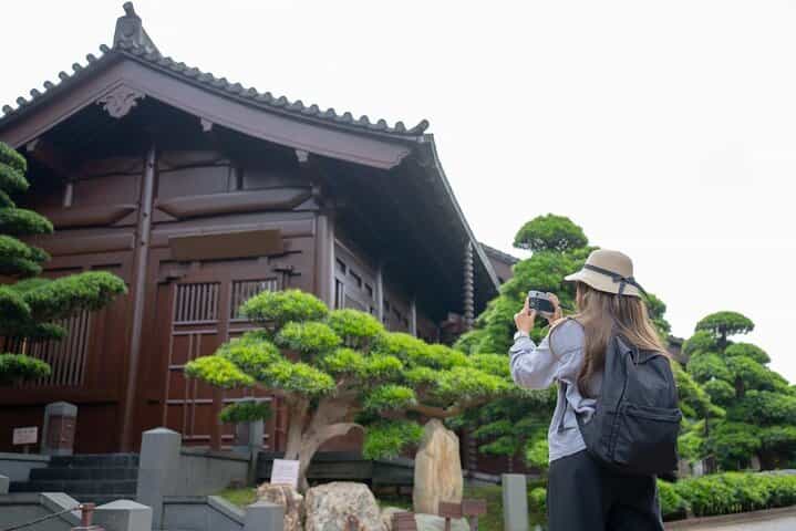 הרפתקאות אמנותיות: חקר הרחובות והסטודיות של הונג קונג!