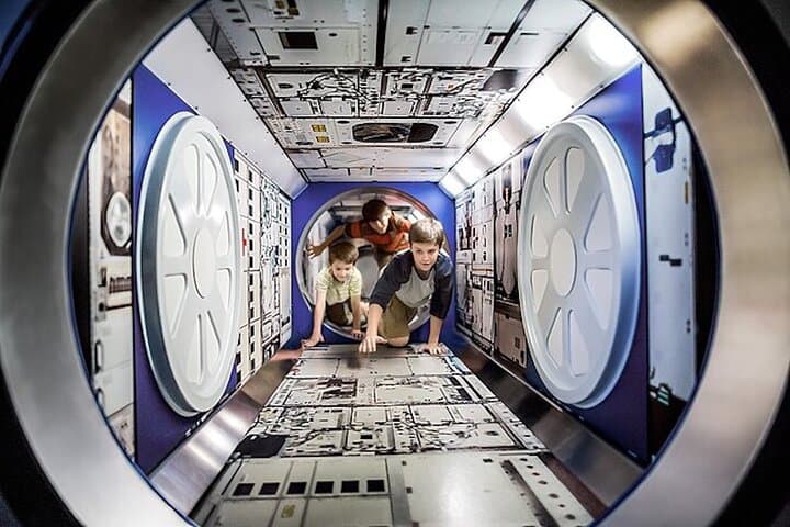 כניסה למרכז החלל קנדי קייפ קאנברל