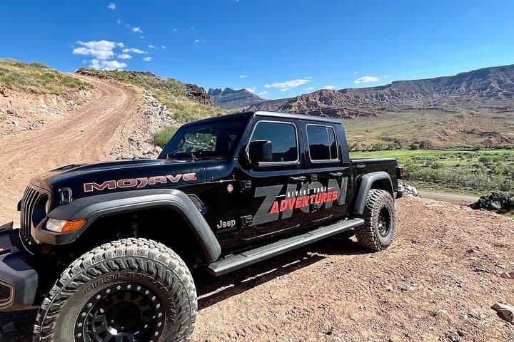 טיול הג'יפים של ציון עם גישה בלעדית לנקודת הצוק של ציון.