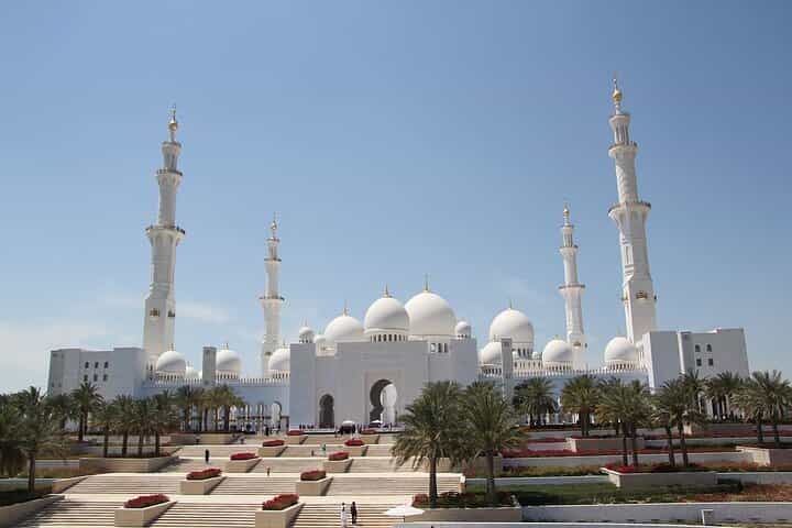 Abu Dhabi: Full Day Guided City Tour on Sharing Transportation