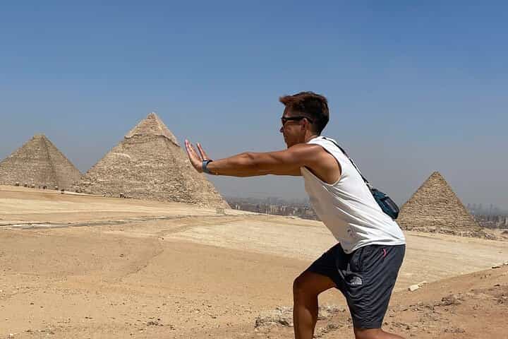 סיור יום פירמידות גיזה, סאקרה וממפיס