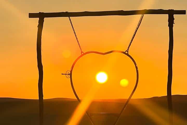 שקיעה קסומה, רכיבת גמל וארוחת ערב פרטית במדבר אגפאי