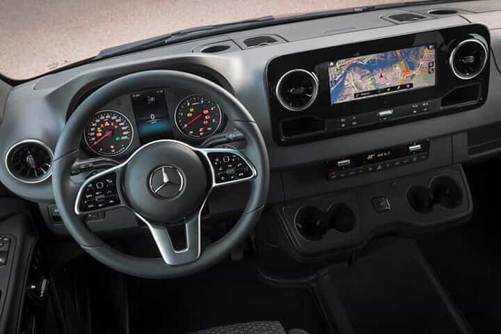 העברת יציאה מארגוסטולי לשדה התעופה Kefalonia EFL על ידי van.