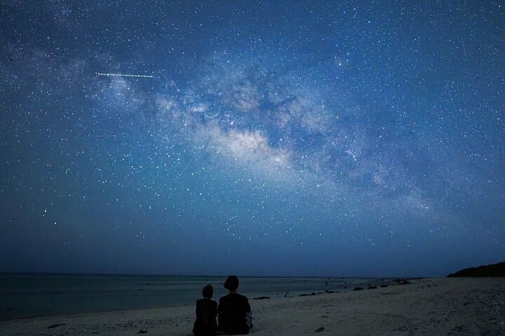 סיור לילי בשמיים מלאי כוכבים וג'ונגל באי איטושימה אוקינאווה