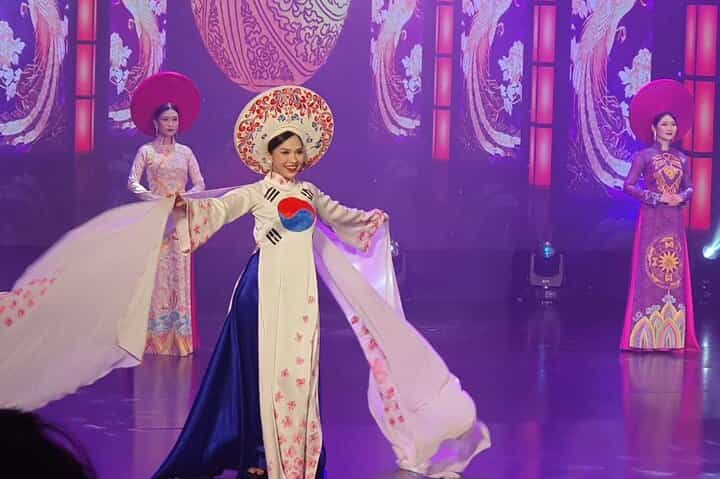 Experience Traditional Amazing Ao Dai Show in Da Nang City
