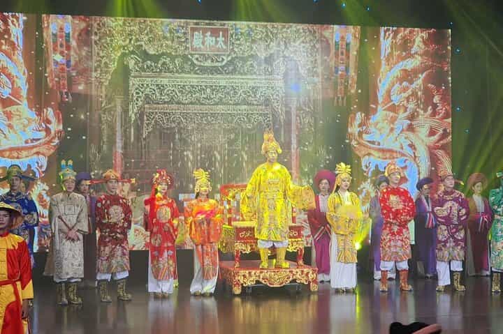 Experience Traditional Amazing Ao Dai Show in Da Nang City