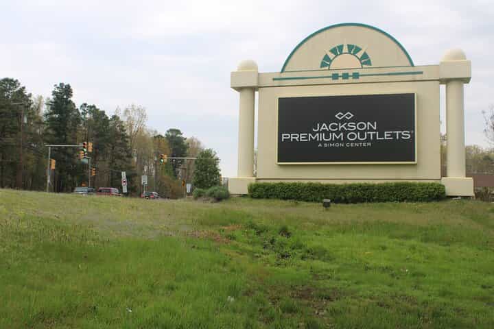 סיור קניות פרטי מפלadelphיה לJackson Premium Outlet