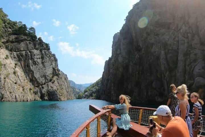 All Inclusive Green Canyon Boat Tour with Lunch and Soft Drinks