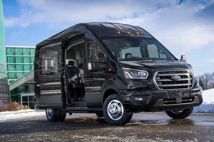 יציאה באוטובוס פרטי או לימוזינה מאורלנדו לפורט קנaverל