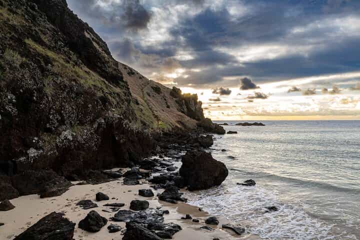 מסלול הליכה פרטי של יום שלם: גילוי החוף הצפוני של ראפה נואי