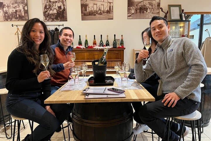 סיור שמפניה בועות מאפרני (סיור בצהריים בקבוצה קטנה)