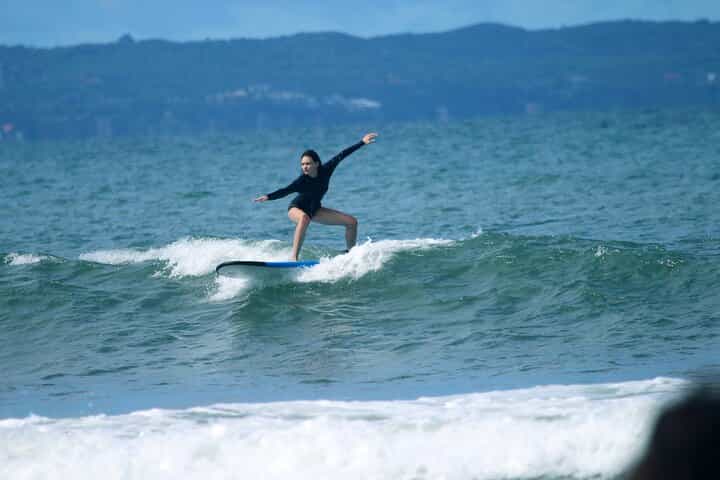 שיעור גלישה פרטי מקצועי בקאנגו בבאלי