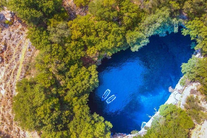 גלה את הנקודות המרכזיות של טיול יום מלא בקפלוניה