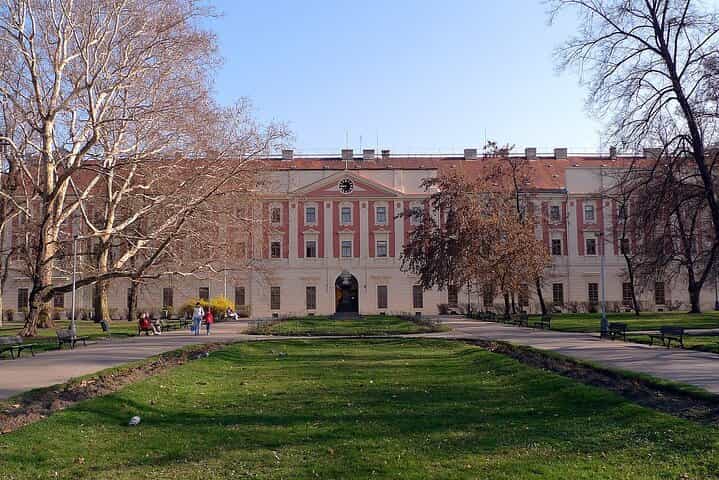 סיור אלטרנטיבי בפראג בהולשוביצה, קרלין וז'יז'קוב