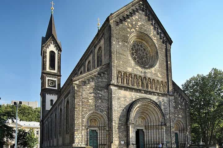 סיור אלטרנטיבי בפראג בהולשוביצה, קרלין וז'יז'קוב