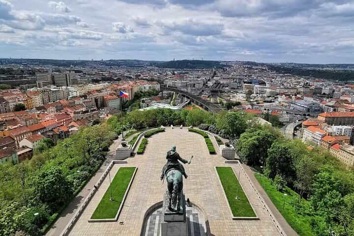 סיור אלטרנטיבי בפראג בהולשוביצה, קרלין וז'יז'קוב
