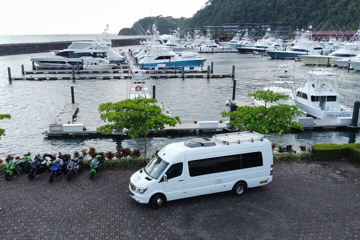 תחבורה פרטית מ-SJO ליאקו או להפך