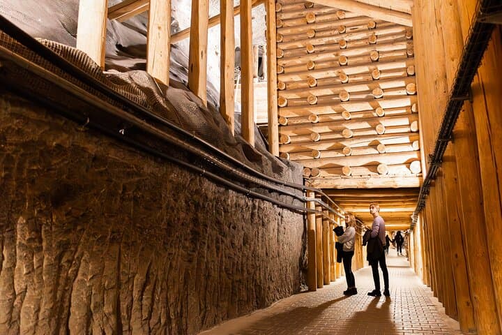 Krakow to Wieliczka: Salt Mine Guided Tour with Ticket & Transfer
