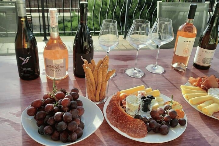 טעימות יין בווילה שלכם.