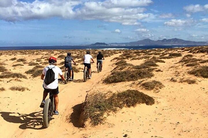 מקרואלה: טיול של 3-4 שעות באופני חשמליים/קורקינטים חשמליים