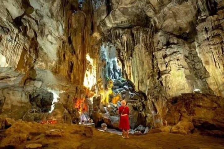 סיור ג'קרטה בוגור, הופעה מסורתית וחקר הטבע